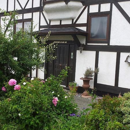 Hemingway'S By The Sea Bed & Breakfast Esquimalt Екстериор снимка