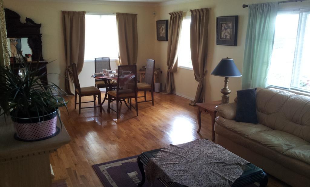Hemingway'S By The Sea Bed & Breakfast Esquimalt Екстериор снимка