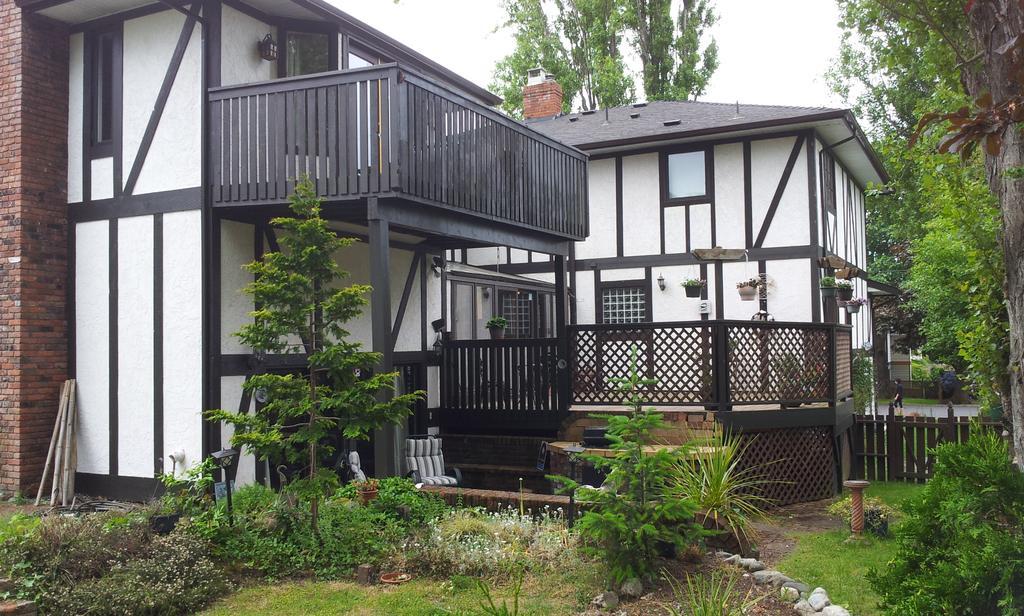 Hemingway'S By The Sea Bed & Breakfast Esquimalt Екстериор снимка