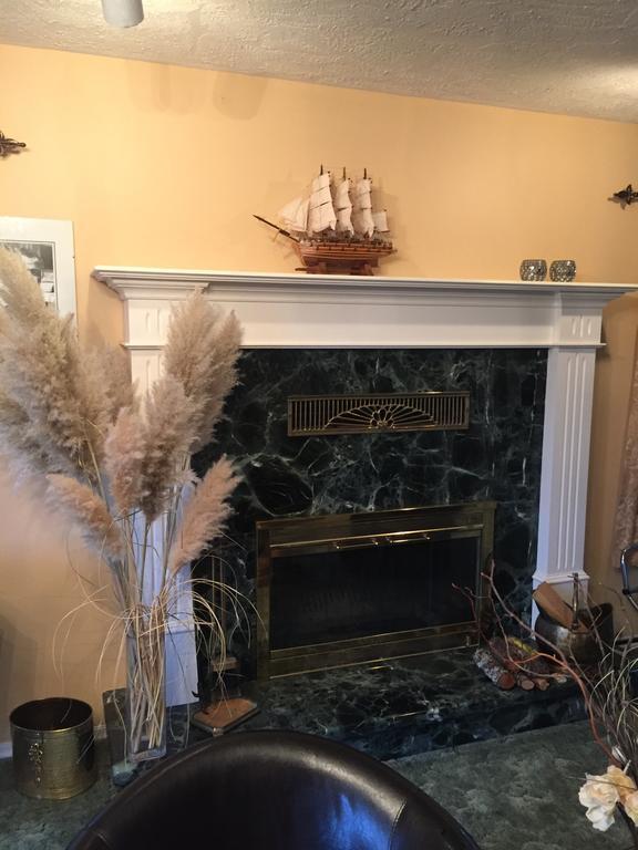 Hemingway'S By The Sea Bed & Breakfast Esquimalt Екстериор снимка