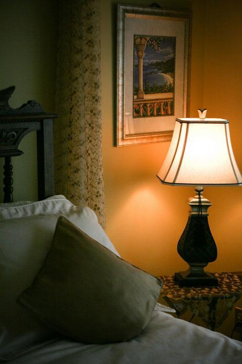Hemingway'S By The Sea Bed & Breakfast Esquimalt Екстериор снимка