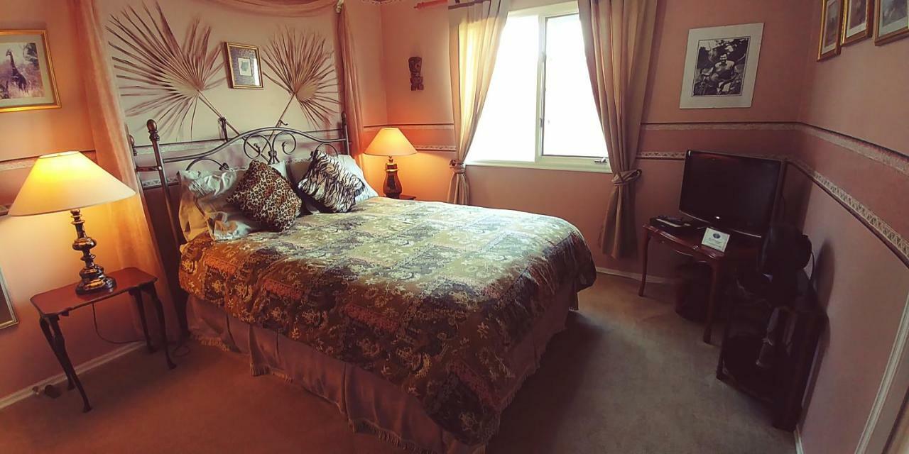 Hemingway'S By The Sea Bed & Breakfast Esquimalt Екстериор снимка