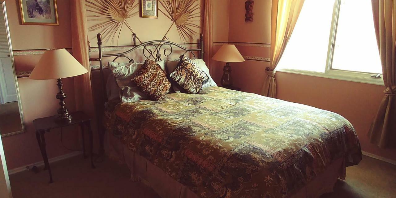Hemingway'S By The Sea Bed & Breakfast Esquimalt Екстериор снимка